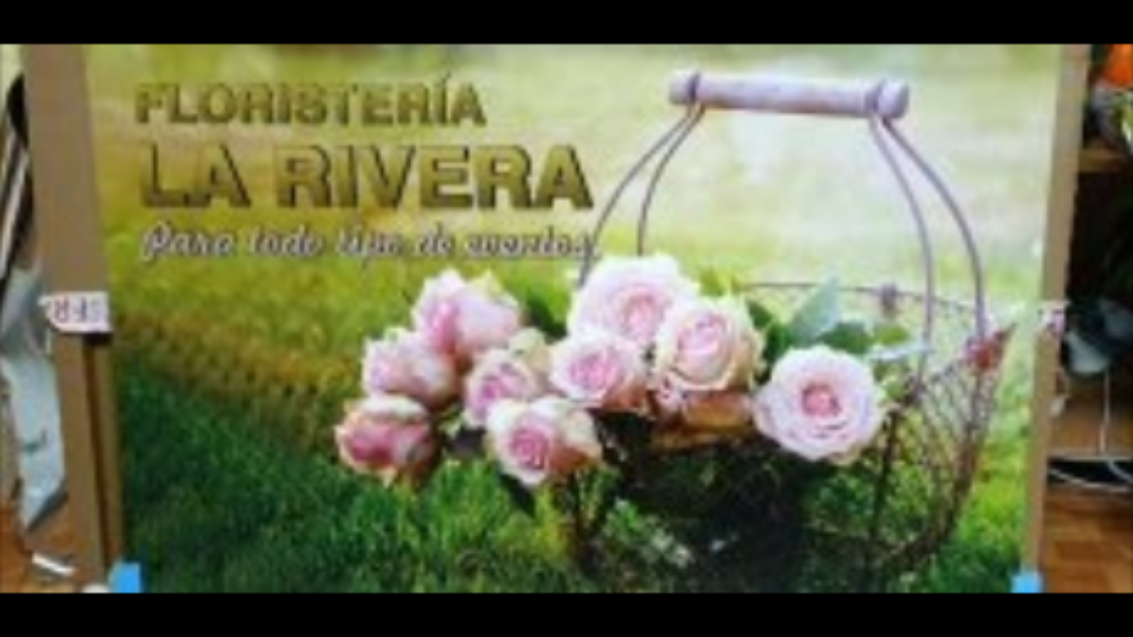 DISPONEMOS  DE TODO TIPO DE FLOR NATURAL, ARTIFICIAL, COMPLEMENTOS PARA CEMENTERIO,
COMPLEMENTOS PARA BODA, COMUNIONES, 
MACETAS, PRENDIDOS, DIADEMAS,  JARRONES, MACETEROS, Y REGALOS.