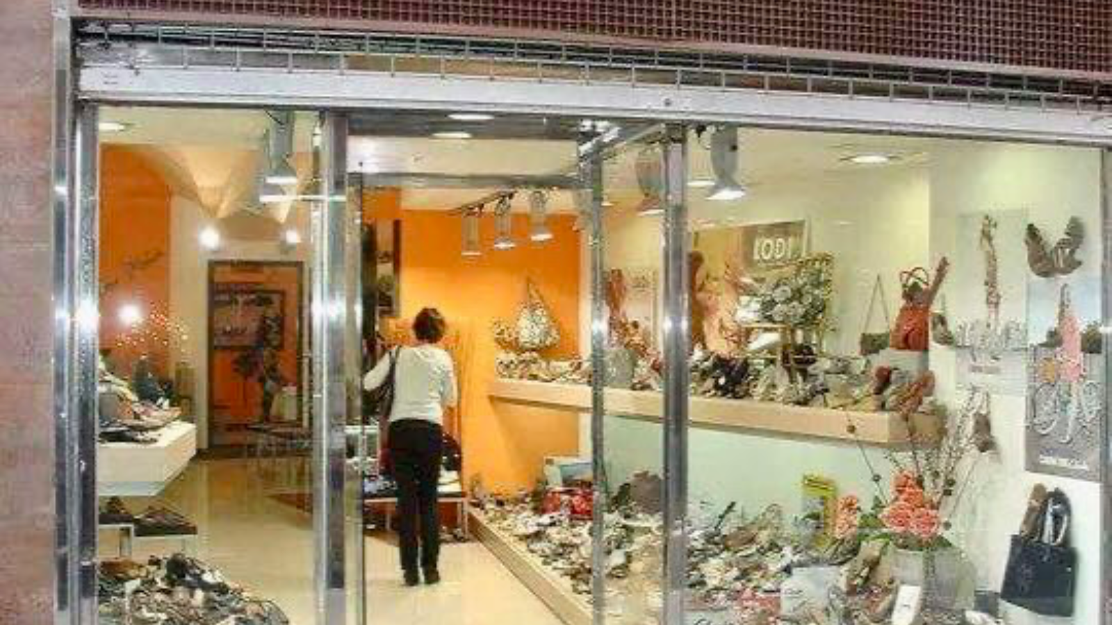 MAMEN PEÑA zapatería está situada en el casco antiguo de la ciudad de Cáceres Patrimonio de la Humanidad !!!!! Desde 1875 marcando huella!!!!!

🔴PAGÒ POR BIZUM
Teléfono: 677 500 006

🔴ENVÍOS CON LA EMPRESA MRW