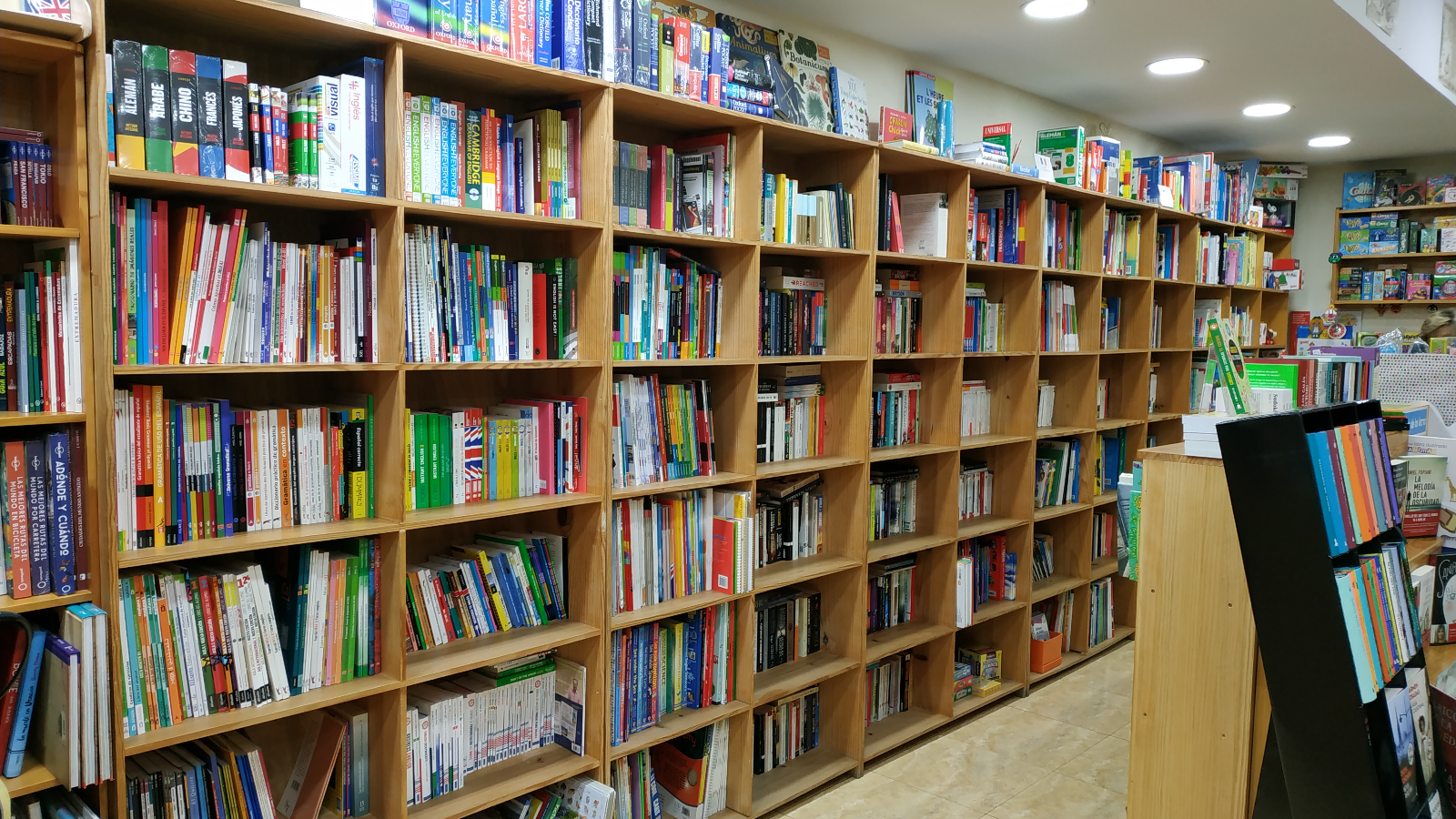 Zona de idiomas: literatura, texto, diccionarios, infantil ...