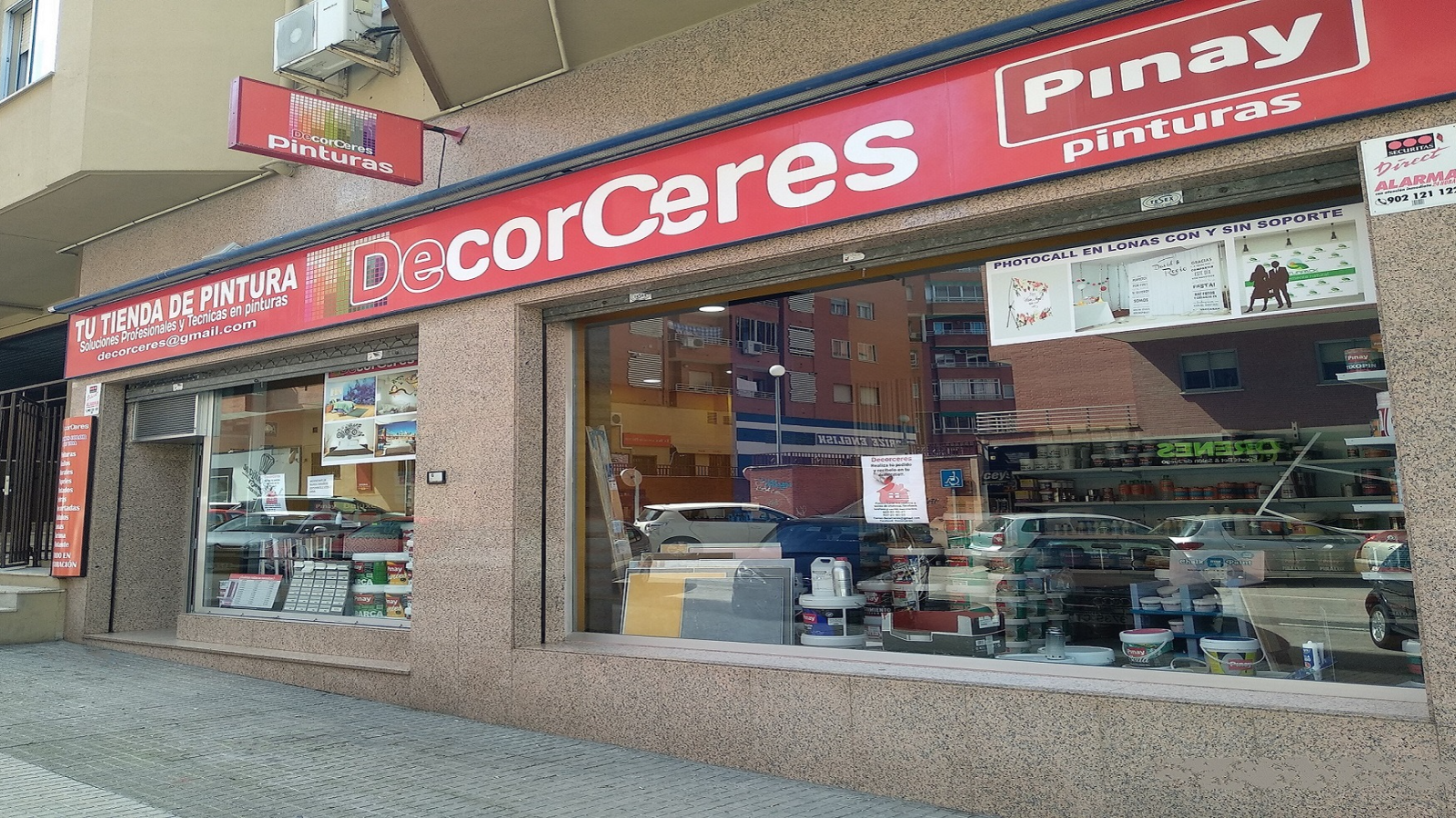 Nos encontramos frente a la antigua farmacia 24 horas (en Moctezuma).