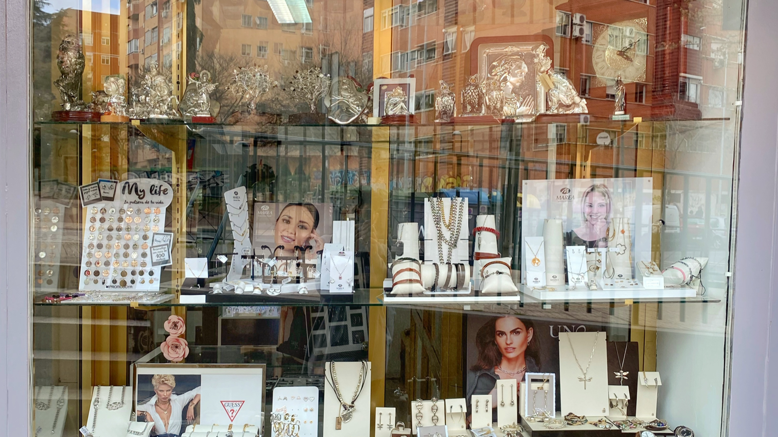 Uno de 50, Lotus, Festina, Guess, MrWonderful, Marea, Promojoya…..y muchas marcas más.