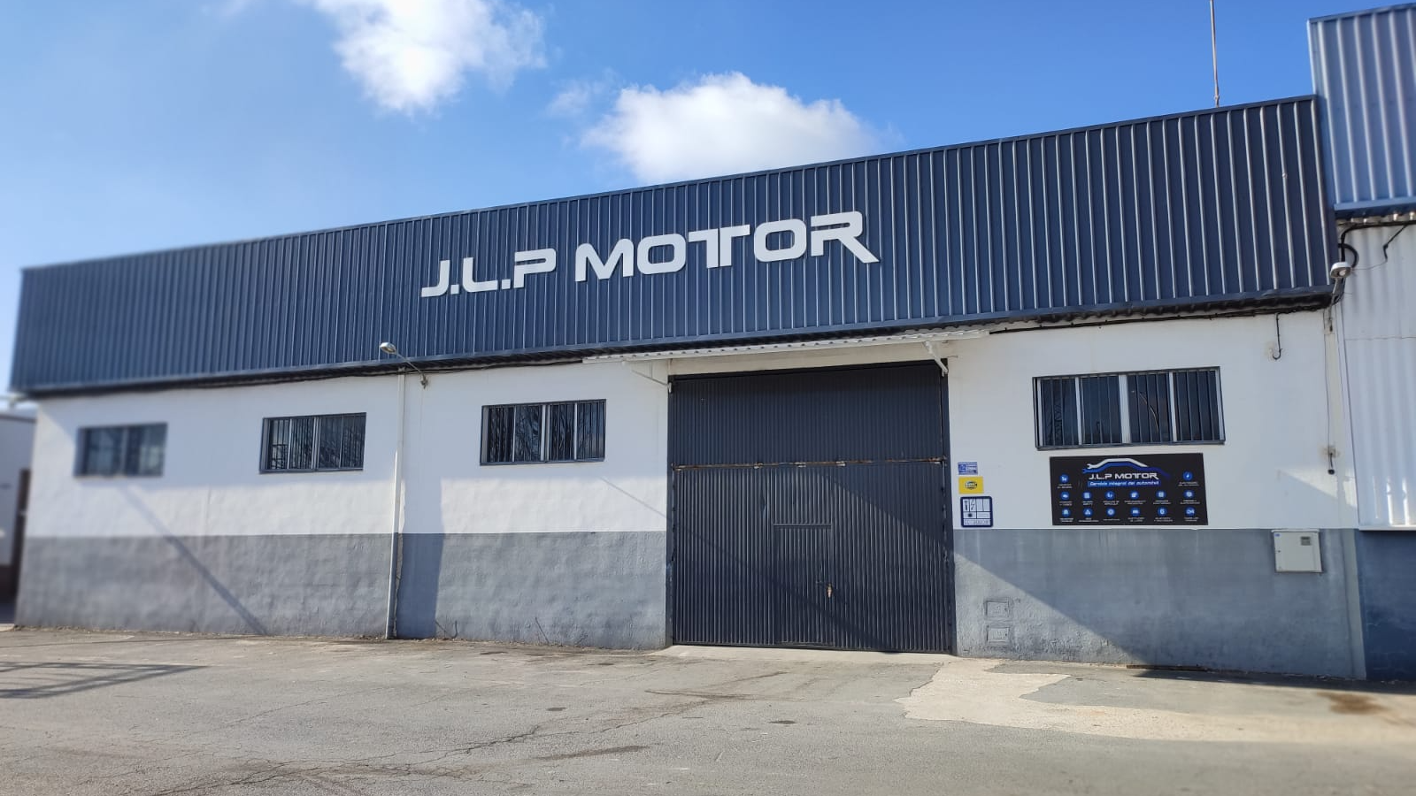 Disponemos de  unas amplias instalacion de aprox 400 metros donde te ofremos  el mejor servicio.