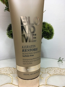 SCHWARZKOPF BLONDME KERATIN RESTORE CHAMPÚ DE 250 ML.